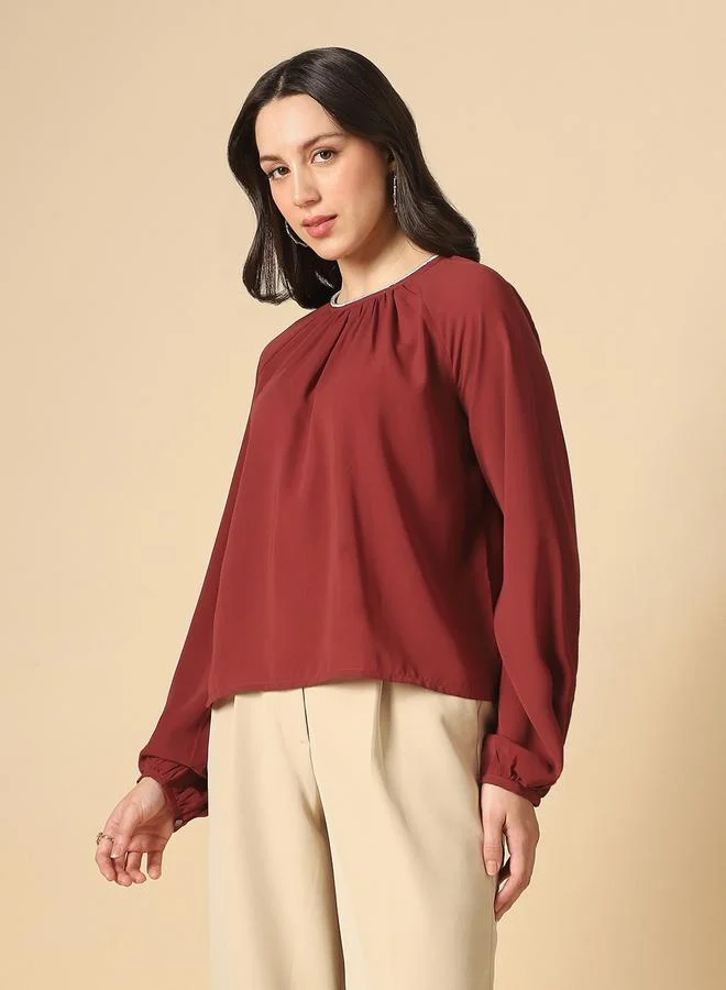 جلو باص بلوزة بتفاصيل منمقة وكسرات